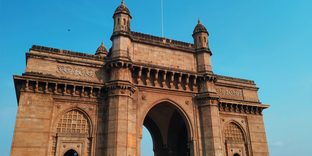 Fed का 'Hawk' Mode: Indian Markets पर मंडराया FII Selling का साया?