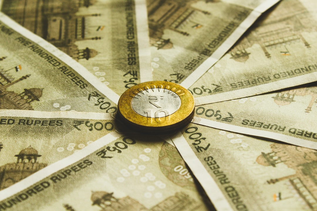 Fed का Hawkish Stance: क्या FIIs की बिकवाली Indian Markets को डुबाएगी?